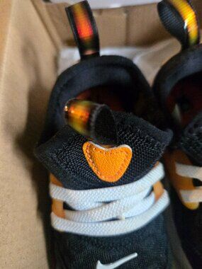 Nike Toddler React Presto Black Sneaker Size 6C lightly worn Black w/orange